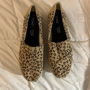 Cheetah print Toms size 7